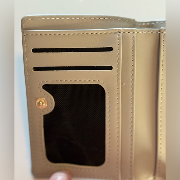 Unbranded Small Gray Coin Pouch Wallet Bi-fold -Card Slip, Bills- ID Slip - Picture 3 of 11